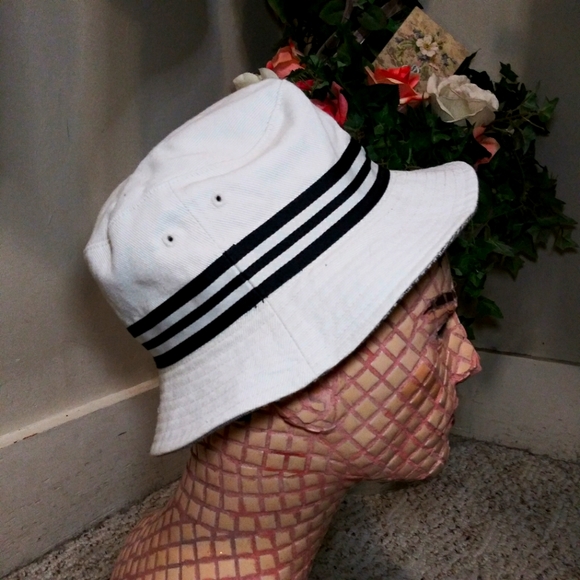 Nike Golf Reversible Bucket Hat - Picture 8 of 13